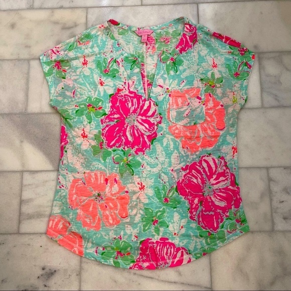 Lilly Pulitzer Duval Top in Beach Walk Poolside Blue Print. Small. - Picture 3 of 7